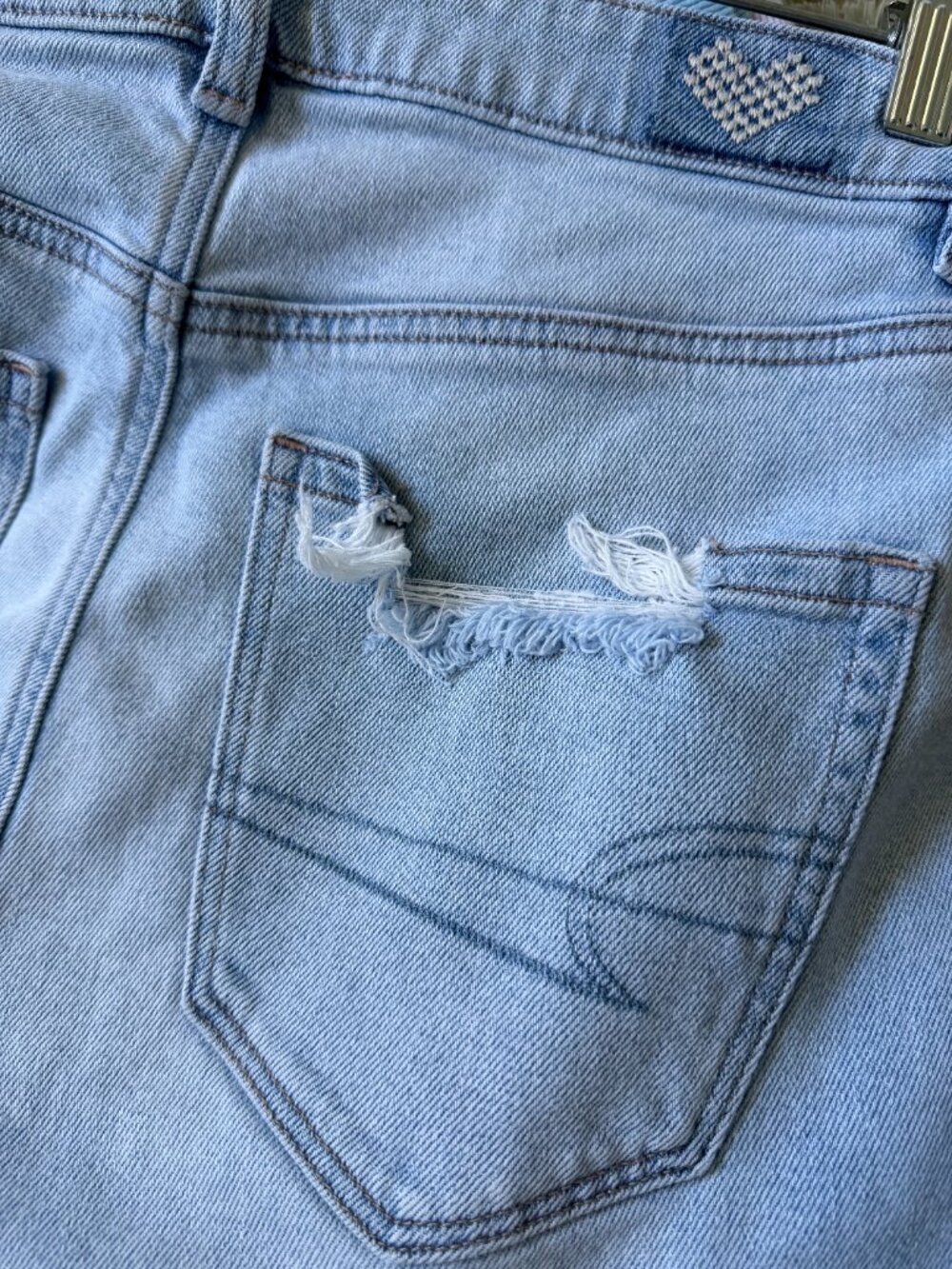 Mom Jean Light Wash Distressed Jeans Size 6 LONG - Picture 8 of 8